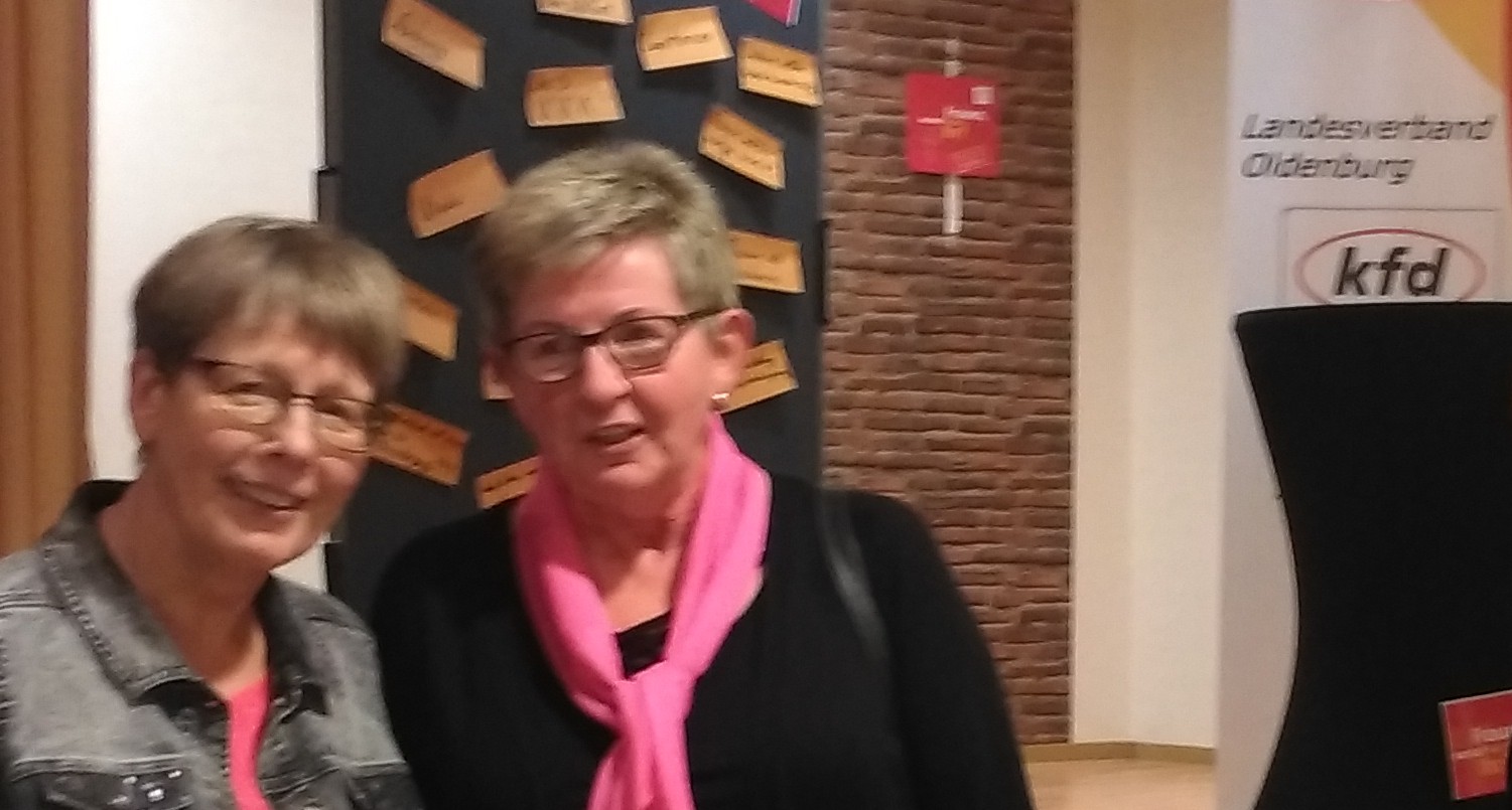 Ulrike Göken-Huismann und ide Sprecherin der kfd Friesoythe Agnes Brinkmann